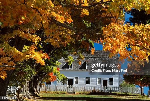 community house of canterbury shaker village in autumn - canterbury shaker village bildbanksfoton och bilder