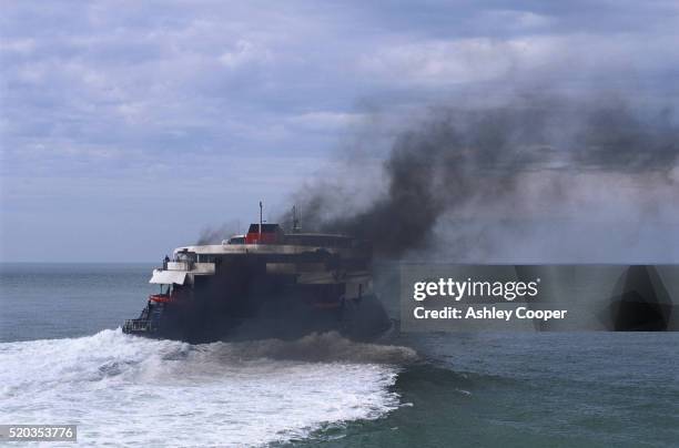 fumes coming out of ferry - ferry pollution stockfoto's en -beelden