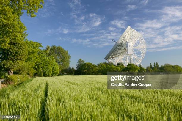 jodrell bank's radio telescope - cheshire england stock pictures, royalty-free photos & images