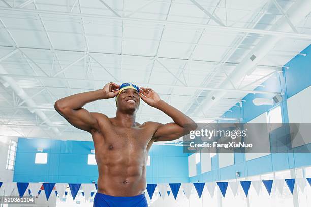 swimmer preparing to race - track starting block stock pictures, royalty-free photos & images