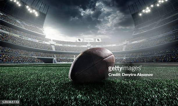 pelota de fútbol americano - futbol americano fotografías e imágenes de stock