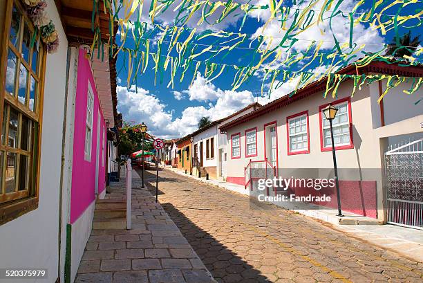 street of the city pirenopolis brazil - pirenopolis foto e immagini stock