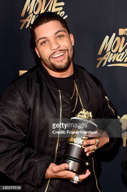 Actor O'Shea Jackson Jr. Backstage after accepting the award for True Story for "Straight Outta Compton" during the 2016 MTV Movie Awards at Warner...
