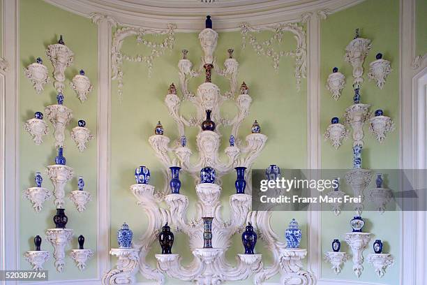 ceramics collection in rundale palace in latvia - bauska stock-fotos und bilder