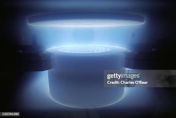 vacuum chamber for ion implant - vakuumkammer stock-fotos und bilder