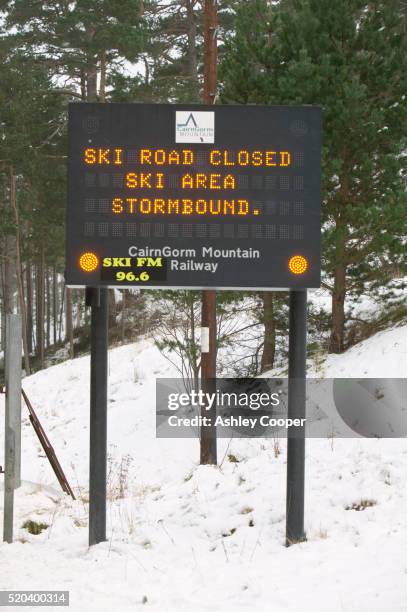 warning sign for ski area - cairngorms skiing stockfoto's en -beelden