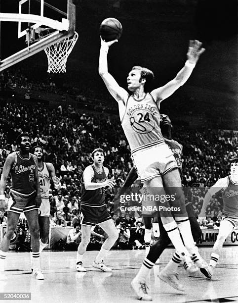 Rick Barry of the Golden State Warriors drives to the basket for a layup against the Chicago Bulls during an NBA game at The Arena at Oakland circa...