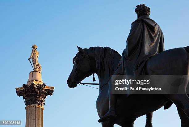 nelson's column and equestrian statue in trafalgar square, london, uk - coluna de nelson - fotografias e filmes do acervo