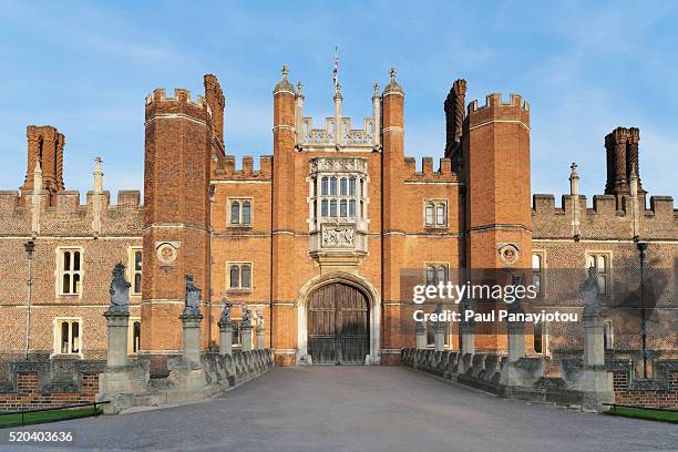 hampton court, london, uk - hampton court palace stock pictures, royalty-free photos & images