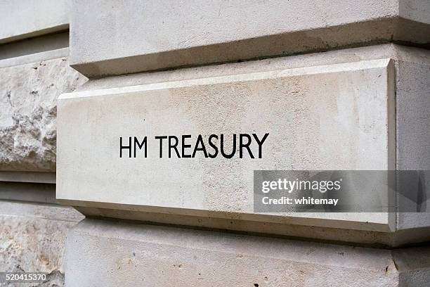 british government treasury sign - ministerie van financiën stockfoto's en -beelden