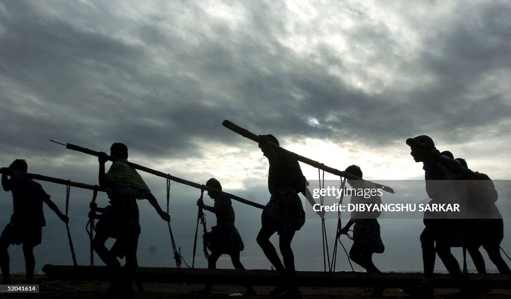 TOPSHOT-INDIA-ASIA-QUAKE-LABOUR