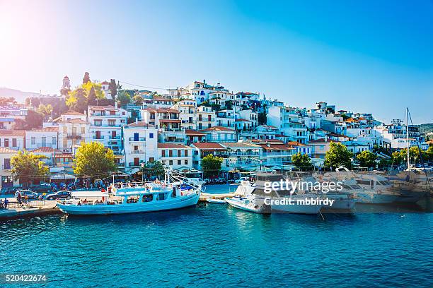 スキアトスタウン、スキアトス島、ギリシャ - greek islands ストックフォトと画像