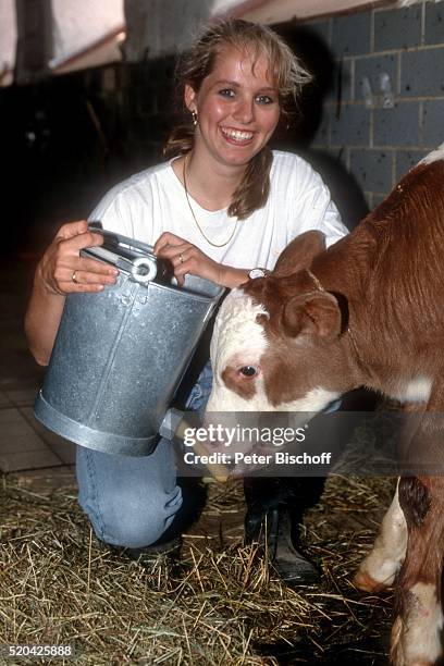 Angelika Reißner am beim Ferien-Appartement ihrer Eltern auf einem Bauernhof bei Rosenheim, Deutschland.