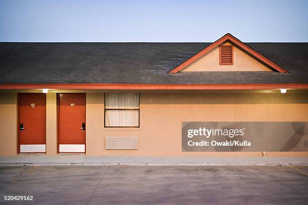 rural motel - motel stock pictures, royalty-free photos & images