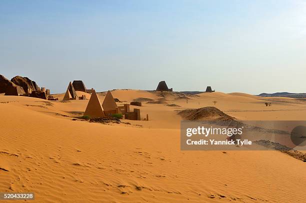 meroe kush kingdom, sudan - meroe foto e immagini stock