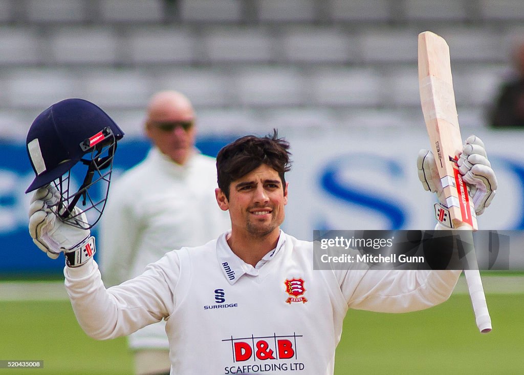 Essex v Gloucestershire - Specsavers County Championship - Division Two