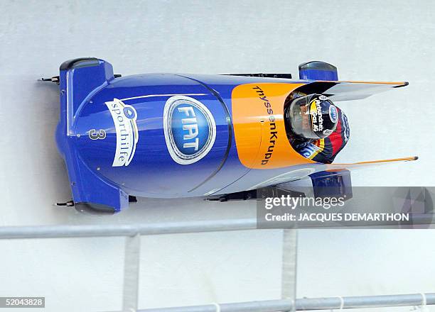 Germany's pilot Susi-Lisa Erdmann and brakewoman Anne Dietrich slide, 21 January 2005 at Cesana Pariol , during the first run of the 5th 2Women...