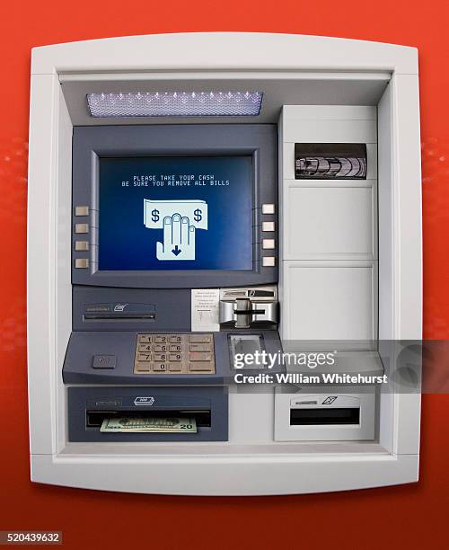 withdrawing cash from atm - atm 個照片及圖片檔