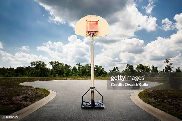 basketball hoop - cul de sac stock-fotos und bilder