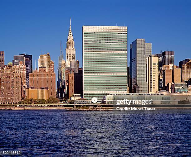 un headquarters and chrysler building - edificio de las naciones unidas fotografías e imágenes de stock