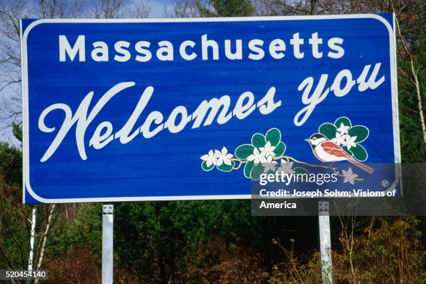 massachusetts road sign - massachusetts imagens e fotografias de stock
