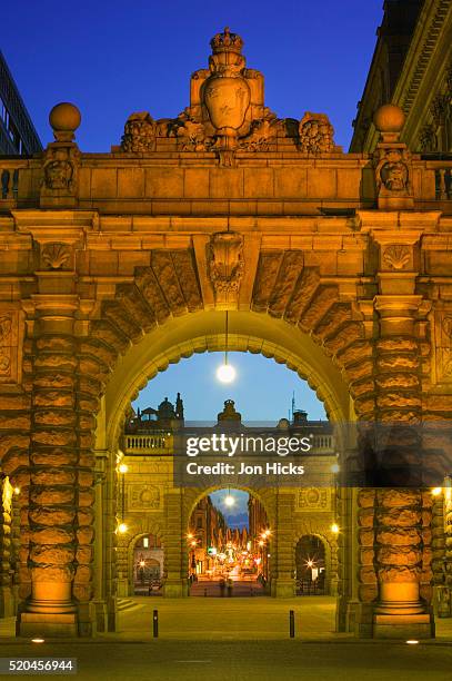 riksdagshuset arches in gamla stan - parliament house stockholm stock pictures, royalty-free photos & images