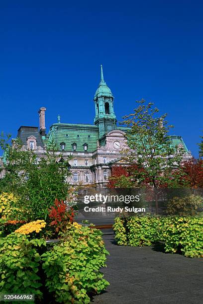 place jacques-cartier and hotel de ville in montreal - hotel de ville montreal stock pictures, royalty-free photos & images