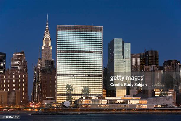 midtown manhattan skyline and east river - united nations building stock pictures, royalty-free photos & images