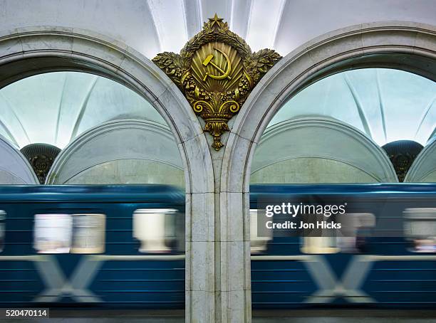 paveletskaya station - moscow metro - fotografias e filmes do acervo