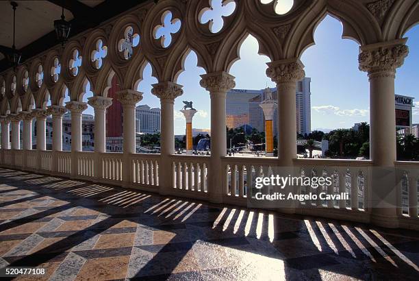 arches at venetian resort hotel - the venetian macao stock pictures, royalty-free photos & images