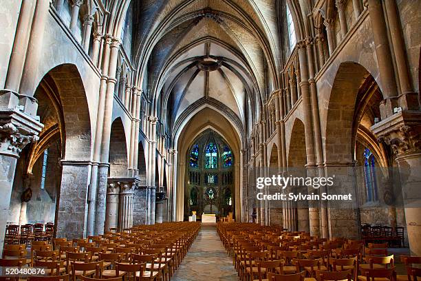 interior of saint-jacques church - lancet arch fotografías e imágenes de stock