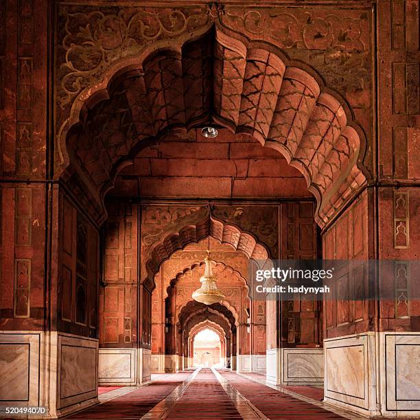 innenraum der moschee jama masjid, delhi, indien - mosque stock-fotos und bilder