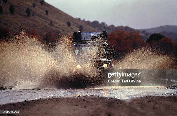 jeep splashing through puddle, patagonien, argentina - off road vehicle stock pictures, royalty-free photos & images