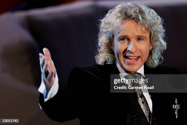 Thomas Gottschalk hosts the "Wetten Dass" television entertainment show at the TUI arena on January 22,2005 in Hannover, Germany.