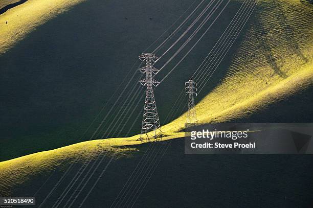 transmission towers and power lines - communications tower 個照片及圖片檔