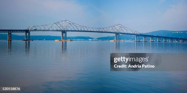 tappan zee bridge, tarrytown - tarrytown photos et images de collection