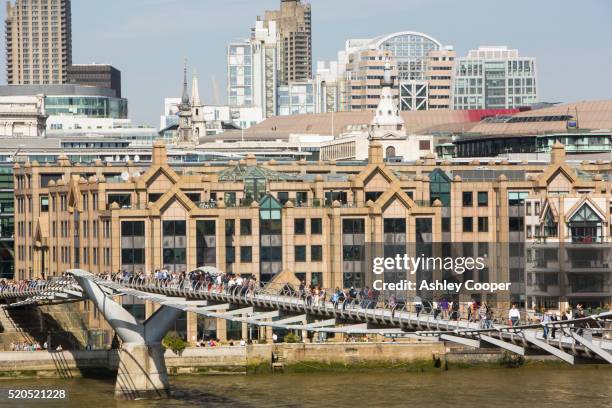 the millennium bridge crossing the river thames to tate modern in london, uk - millennium bridge londra foto e immagini stock