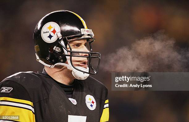 Quarterback Ben Roethlisberger of the Pittsburgh Steelers watches from the sidelines against the New England Patriots in the AFC championship game at...