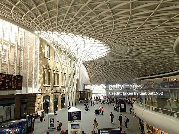 people at railway station, london - kings cross station stock pictures, royalty-free photos & images
