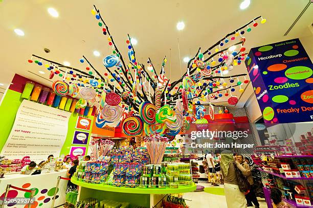 sweet store, dubai mall, dubai - burj khalifa detail stock pictures, royalty-free photos & images