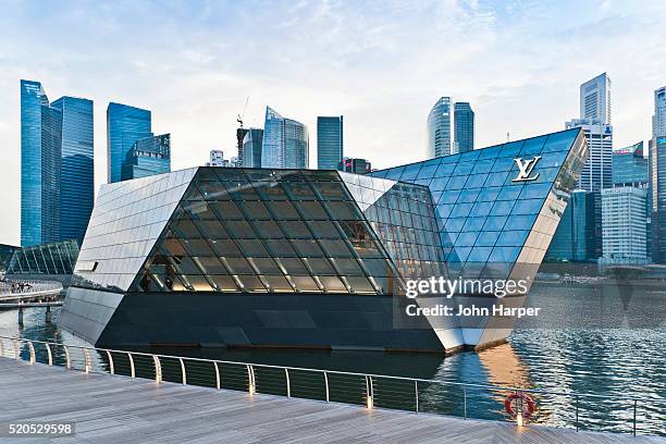 Louis vuitton store singapore hi-res stock photography and images - Page 3  - Alamy