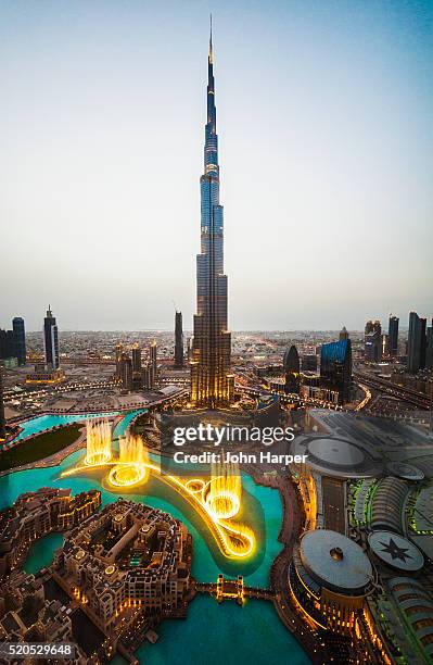 elevated view of burj khalifa at twilight, dubai - burj khalifa stock-fotos und bilder