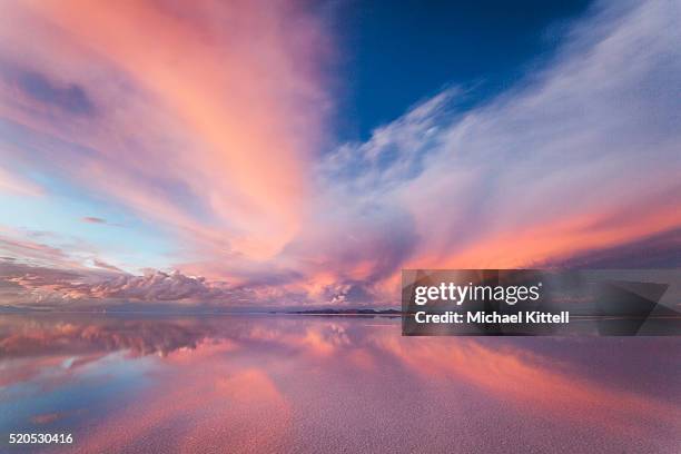 salar glow - sunset imagens e fotografias de stock