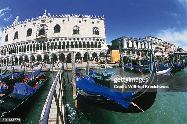 europe, italy, venice, doge's palace and gondolas - doge's palace venice stock pictures, royalty-free photos & images