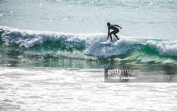 surfer in aktion. - pais vasco stock-fotos und bilder