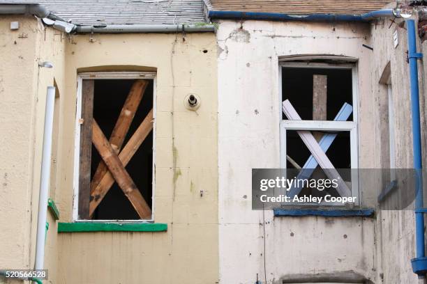 condemned houses being demolished in barrow in furness, cumbria, uk - furness stock pictures, royalty-free photos & images
