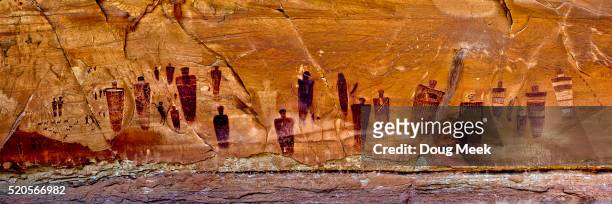 the great gallery pictograph panel, horseshoe canyon, canyonlands national park, utah - cave paintings fotografías e imágenes de stock