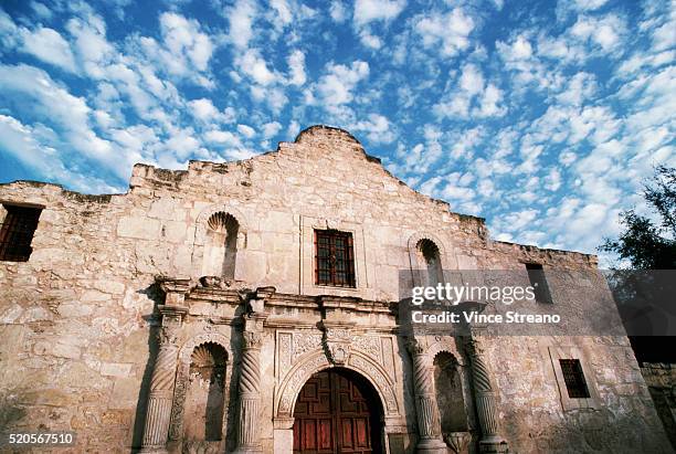 chapel facade at the alamo - alamo san antonio stock-fotos und bilder