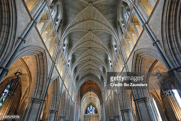 nave of southwark cathedral in london - bo zaunders stock pictures, royalty-free photos & images
