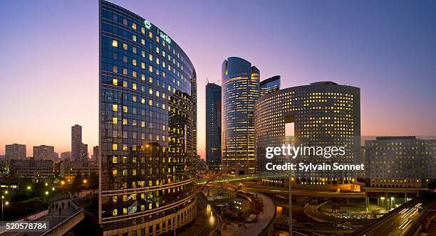 financial district in la defense - la defense stock pictures, royalty-free photos & images